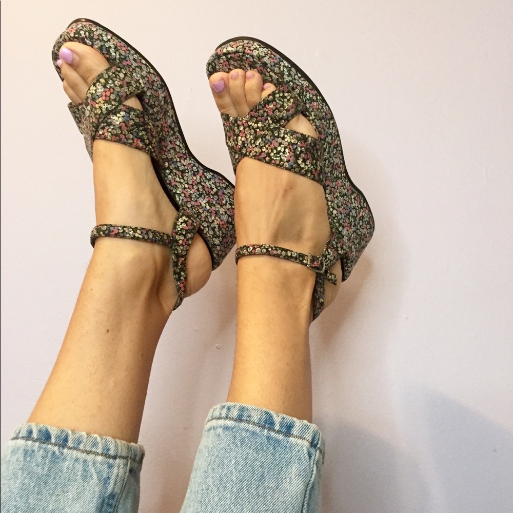 *SOLD* Vintage 90s Floral Ankle Strap Platform Sandals